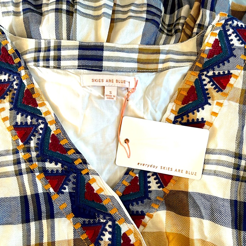 NWT SKIES ARE BLUE EMBROIDERED PLAID FAUX WRAP TOP SIZE: SMALL COLOR: PLAID - Picture 2 of 8